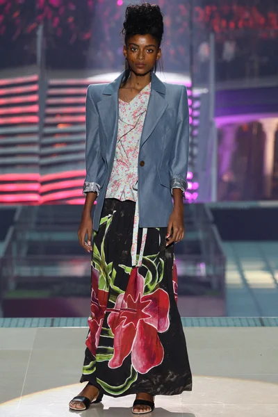 Look 27